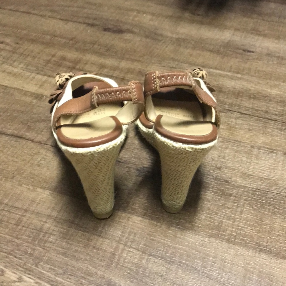 Shoes - Picture 3 of 4